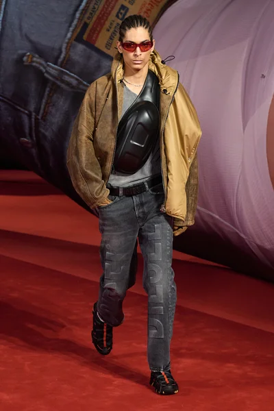 Look 19